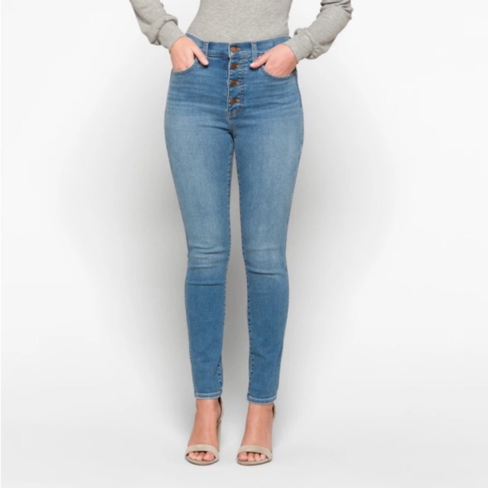 Madewell Women's 10" rise Roadtripper Button Front Jean Size 33"